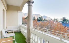 Penthouse Jolanda Meran-O